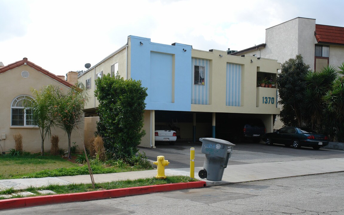 1370 E Garfield Ave in Glendale, CA - Building Photo