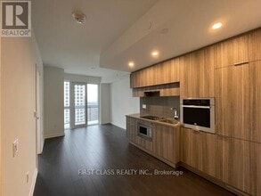 39 Roehampton Ave in Toronto, ON - Building Photo - Building Photo