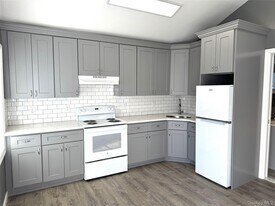 21 Collegeview Ave in Arlington, NY - Building Photo