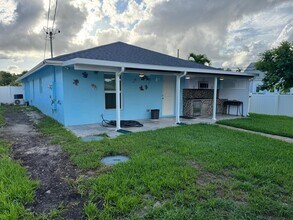 152 Swain Blvd in Greenacres, FL - Building Photo - Building Photo
