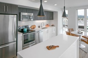 Rivage in Portland, OR - Building Photo