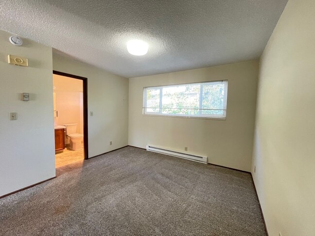 530 Burnett Ave N, Unit 12 in Renton, WA - Building Photo - Building Photo