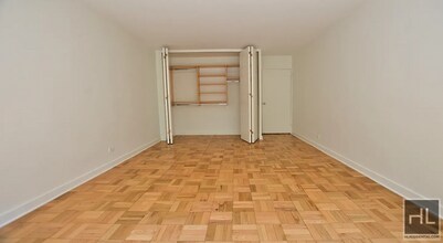 EAST 49 STREET in New York, NY - Building Photo - Building Photo