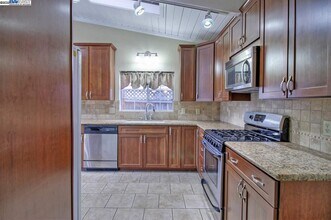 623 Pineview Dr in San Jose, CA - Foto de edificio - Building Photo
