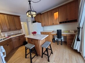 2075 College Green Dr in Elgin, IL - Building Photo - Building Photo