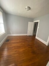 2402 Everett Ave-Unit -2402 in Raleigh, NC - Foto de edificio - Building Photo
