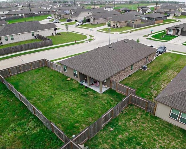 602 Thunder Cloud Dr in Mont Belvieu, TX - Building Photo - Building Photo