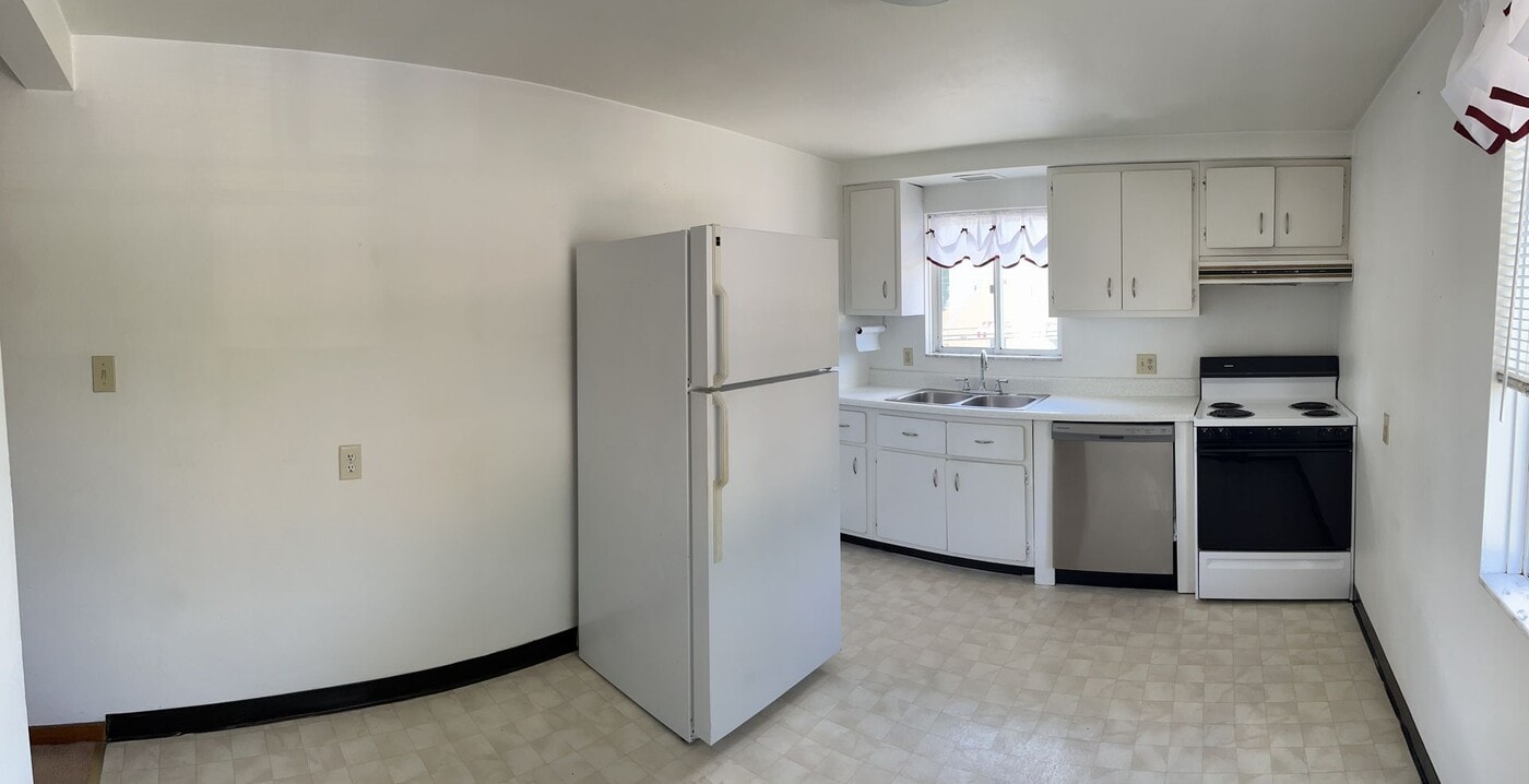 235 Manhattan Ave in Pittsburgh, PA - Building Photo