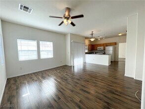 3925 Legend Hills St, Unit 201 in Las Vegas, NV - Building Photo - Building Photo