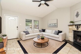 10023 Amber Field Dr in San Antonio, TX - Foto de edificio - Building Photo