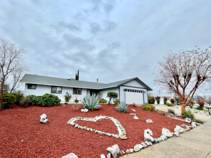 3640 Elizabeth Way in Redding, CA - Building Photo