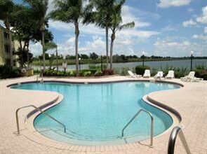 2803 N Oakland Forest Dr, Unit 207 in Oakland Park, FL - Building Photo - Building Photo