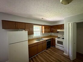 105 Daniel St in Brookneal, VA - Building Photo