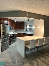 5800 Camino Del Sol in Boca Raton, FL - Building Photo - Building Photo