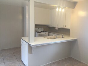 28850 Alessandro Blvd in Moreno Valley, CA - Foto de edificio - Building Photo