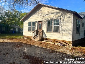 601 Mitchell Ave in Seguin, TX - Building Photo