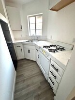 3768-3768 1/2 Sheldon Dr in Ventura, CA - Building Photo