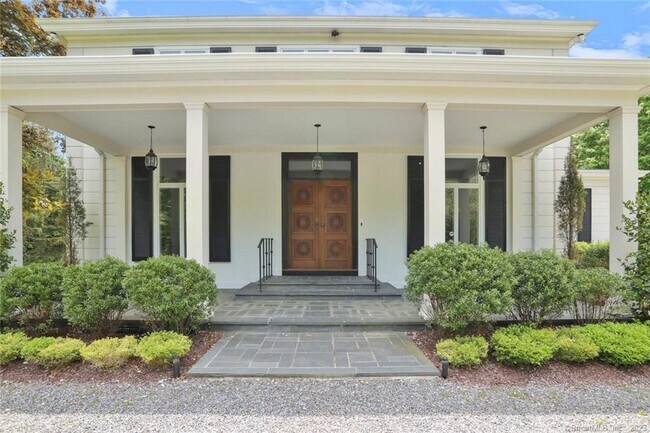 345 Governors Ln in Fairfield, CT - Building Photo - Building Photo