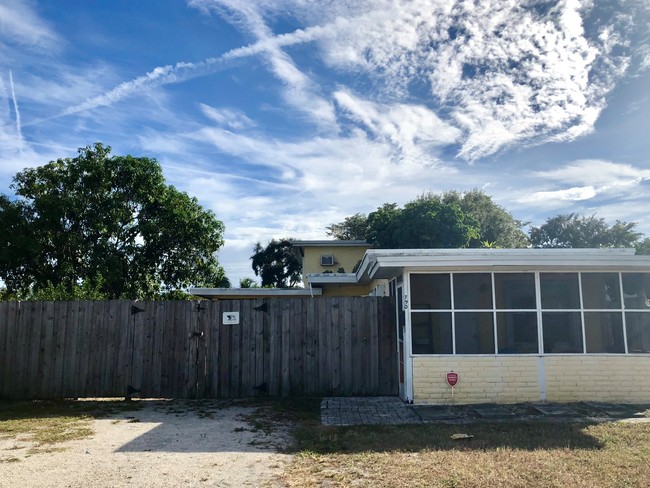 3981 NE 8th Ave in Oakland Park, FL - Building Photo - Other