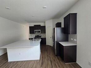 6825 Colorado Bluffs Rd in Austin, TX - Building Photo - Building Photo