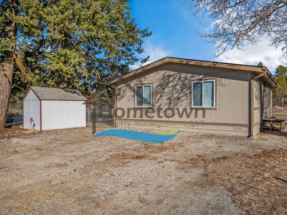 5549 Grove Ave in Athol, ID - Building Photo