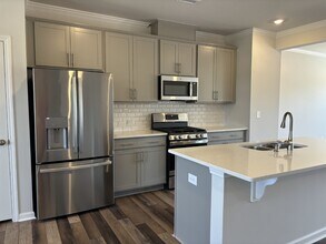 318 Leland Crst Dr in Apex, NC - Building Photo - Building Photo