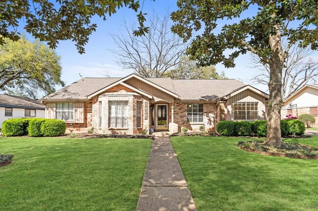 property at 3406 Glenn Lakes Ln