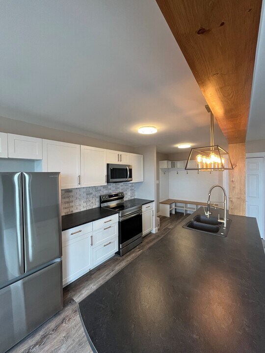 22 High St in Dartmouth, NS - Building Photo
