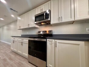 1790 Ellis St, Unit 12 in Concord, CA - Foto de edificio - Building Photo