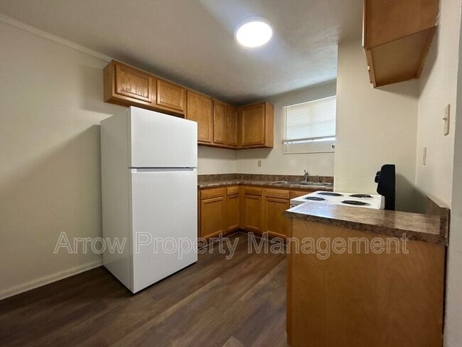 property at 609 W 14th St