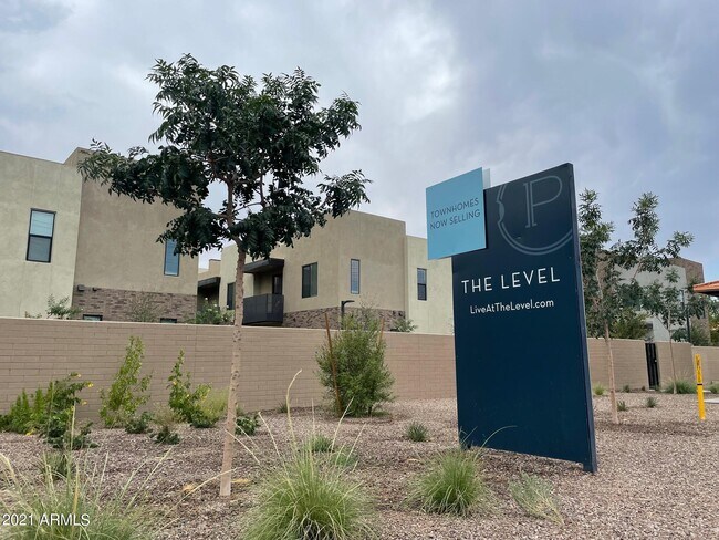 901 S Smith Rd in Tempe, AZ - Building Photo - Building Photo