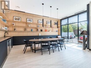 2720 Dundas St W in Toronto, ON - Building Photo - Building Photo
