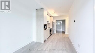 1007 The Queensway in Toronto, ON - Building Photo - Building Photo