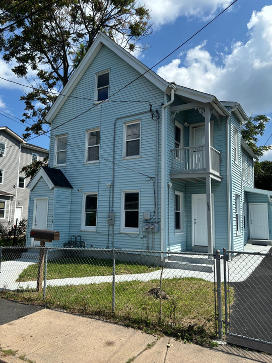 290 Orange St-Unit -2 in Waterbury, CT - Building Photo