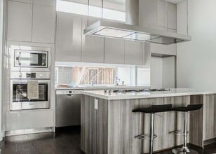 5866 E Post Oak Ln in Houston, TX - Building Photo - Building Photo