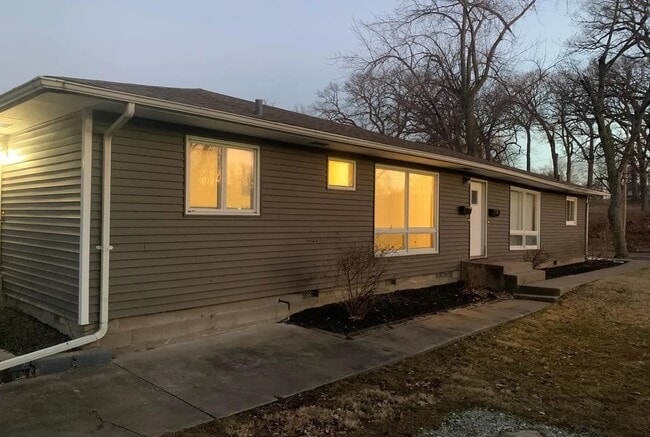 1819 13th Ave in Moline, IL - Building Photo - Building Photo