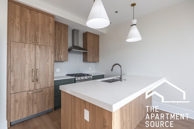 1624 W Grand Ave, Unit 2W in Chicago, IL - Building Photo - Building Photo