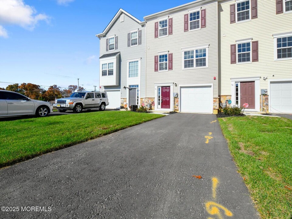 56 Iron Gate Rd in Sicklerville, NJ - Building Photo