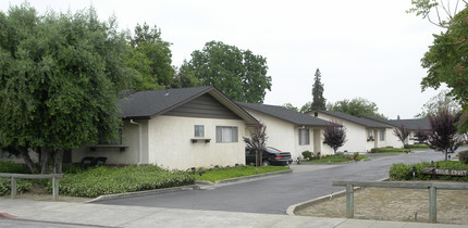 798 Blossom Way in Hayward, CA - Foto de edificio - Building Photo