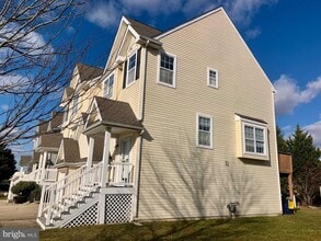 351 Paradee Dr in Dover, DE - Building Photo - Building Photo