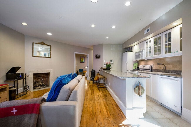 1738 19th St NW in Washington, DC - Building Photo - Building Photo