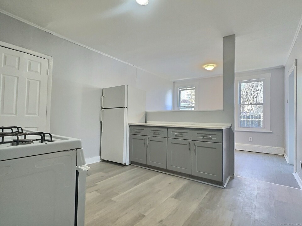 256 Lexington Ave in Bridgeport, CT - Building Photo