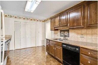 1181 Pebble Dr in Bristol, VA - Building Photo - Building Photo