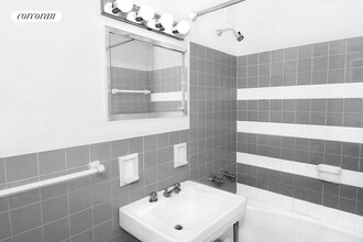 230 E 79th St in New York, NY - Building Photo - Building Photo