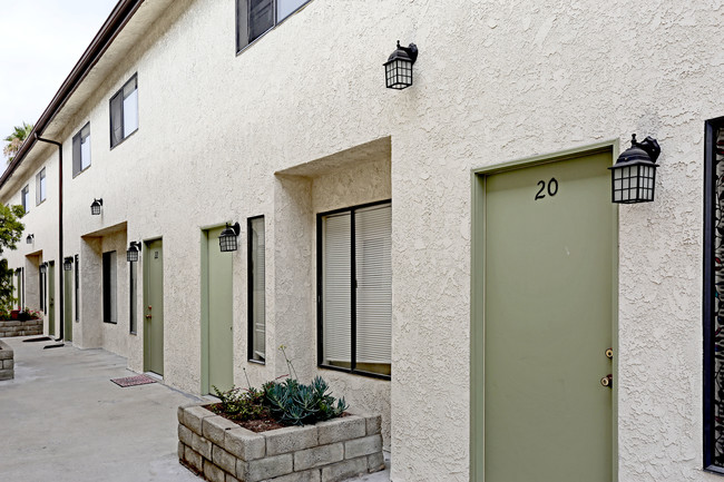 Galleria Townhomes in Lawndale, CA - Foto de edificio - Building Photo