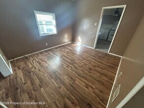 945 Woodlawn St in Scranton, PA - Building Photo - Building Photo