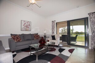 5557 Palmer Cir in Bradenton, FL - Building Photo