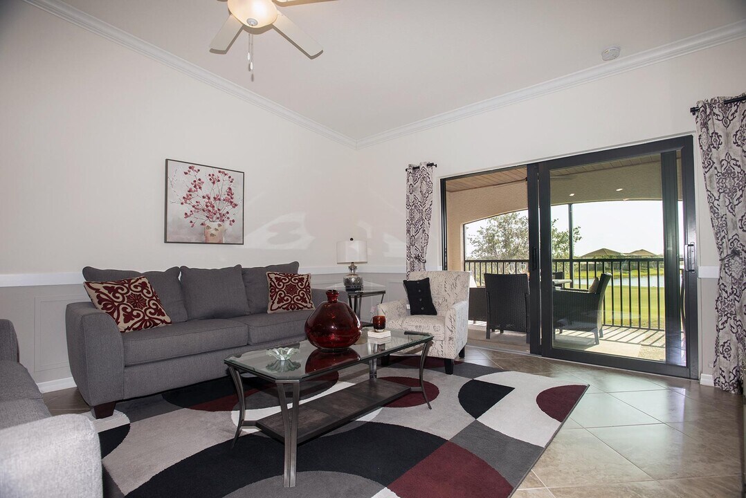 5557 Palmer Cir in Bradenton, FL - Building Photo