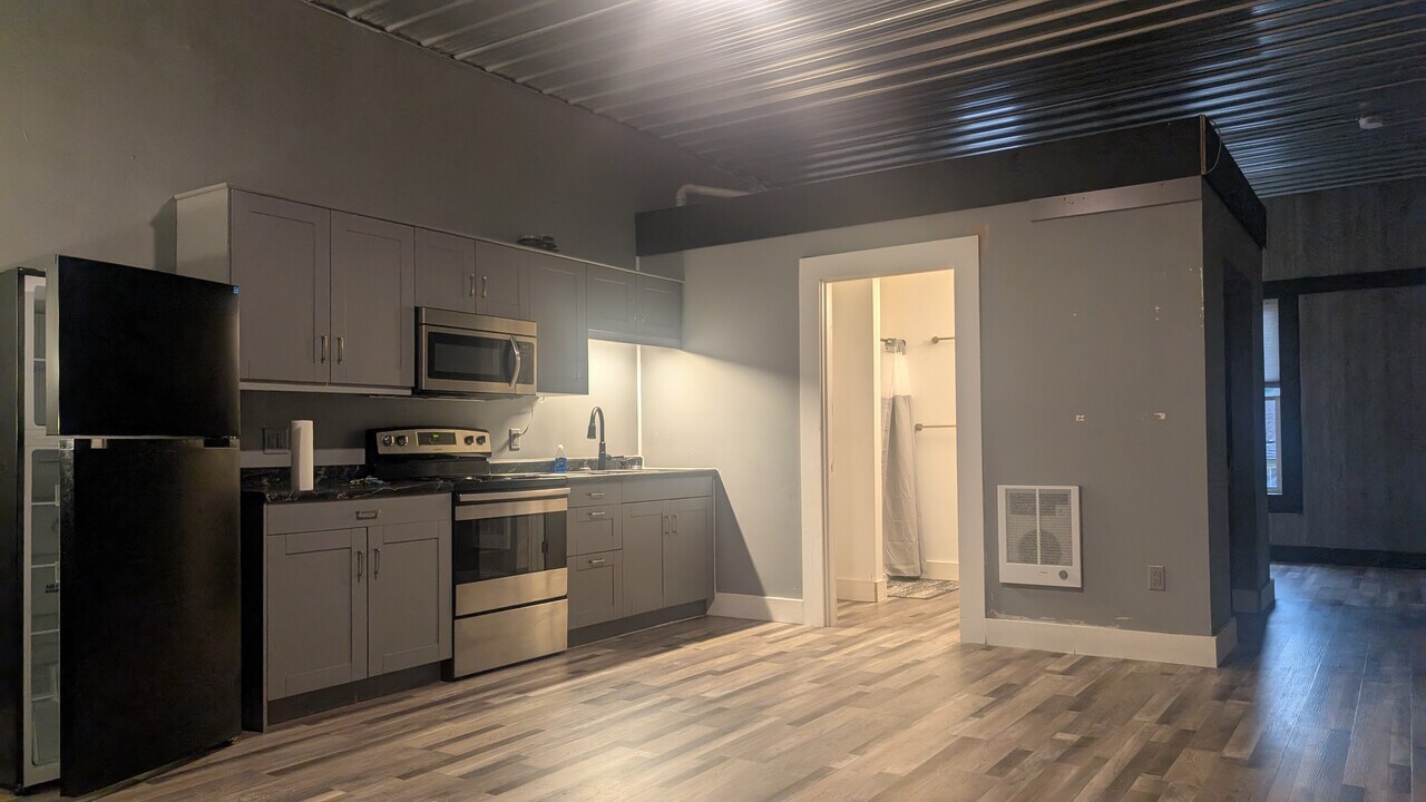 978 Lincoln Ave, Unit #3 in Fennimore, WI - Building Photo