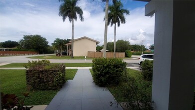 400 Chestnut Ln, Unit Private in Weston, FL - Building Photo - Building Photo